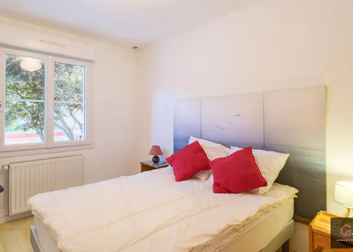 Avec Piscine Pour 8 Personnes A Bourg Villa *
