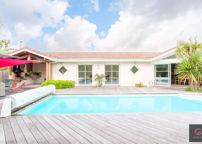 Villa Avec Piscine Pour 8 Personnes A Bourg Biscarrosse