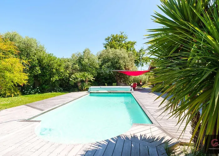 Avec Piscine Pour 8 Personnes A Bourg Villa Biscarrosse
