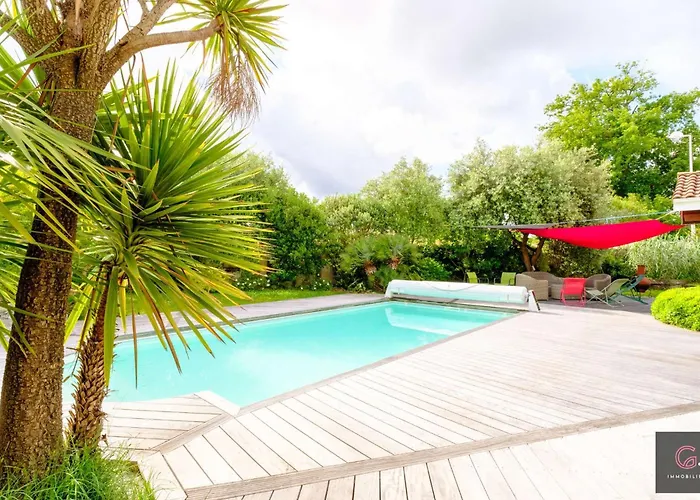 Avec Piscine Pour 8 Personnes A Bourg Biscarrosse